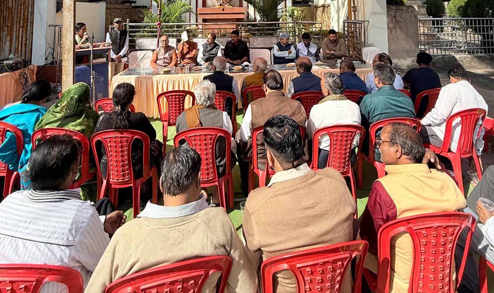 राजभवन पहुंची छत्तीसगढ़ी भाषा की आवाज, भाषाविदों ने राज्यपाल से आठवीं अनुसूची में शामिल करने की मांग की राजभवन पहुंची छत्तीसगढ़ी भाषा की आवाज, भाषाविदों ने राज्यपाल से आठवीं अनुसूची में शामिल करने की मांग की