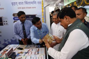 आहार-विचार और व्यवहार में संतुलन है स्वस्थ जीवन का आधार आहार-विचार और व्यवहार में संतुलन है स्वस्थ जीवन का आधार