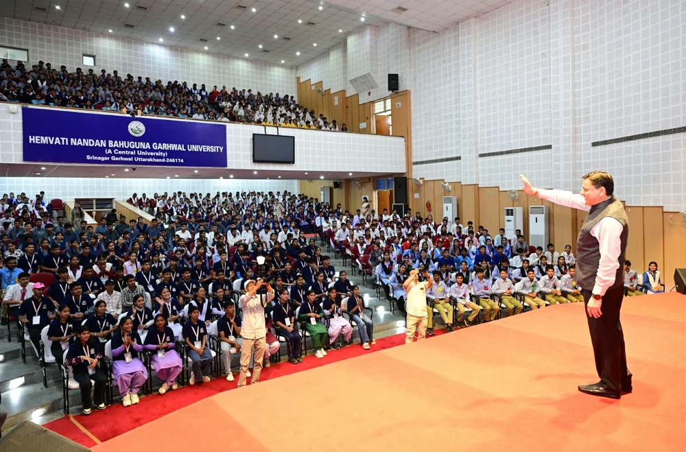सीएम धामी ने विद्यार्थियों से किया सीधा संवाद, कहा—युवा ही देश और प्रदेश के भविष्य के निर्माता