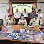 23 मोबाइल, 37 सिम, 11 एटीएम कार्ड, तीन लैपटॉप और छह पासबुक सहित इलेक्ट्रॉनिक उपकरण जब्त; प्रतिमाह 7-8 करोड़ रुपए के लेन-देन का अनुमान