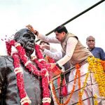 मुख्यमंत्री डॉ. यादव ने ग्वालियर में किया पूर्व विधायक स्व. रघुवीर सिंह बाबूजी की प्रतिमा का अनावरण