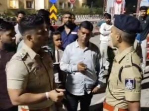 झाबुआ बॉर्डर पर पथराव से हड़कंप, BJP नेता समेत 6 के वाहनों को नुकसान