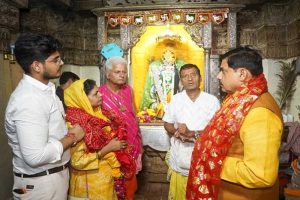 मुख्यमंत्री डॉ. यादव ने प्राचीन रुक्मणी माता मंदिर में किए दर्शन