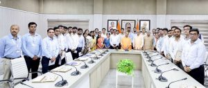 मुख्यमंत्री योगी से मिले प्रदूषण नियंत्रण बोर्ड में नवचयनित 40 अधिकारी