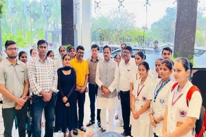 नर्सिंग विद्यार्थियों ने परीक्षा परिणाम जारी होने पर उप मुख्यमंत्री शुक्ल का जताया आभार नर्सिंग विद्यार्थियों ने परीक्षा परिणाम जारी होने पर उप मुख्यमंत्री शुक्ल का जताया आभार