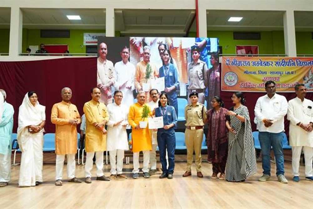 गौलाना में ‘प्रतिभा मंदिर प्रकल्प’ का शुभारंभ, 1,751 चयनित विद्यार्थियों का सम्मान; 9 केंद्रों पर होगी निःशुल्क तैयारी गौलाना में ‘प्रतिभा मंदिर प्रकल्प’ का शुभारंभ, 1,751 चयनित विद्यार्थियों का सम्मान; 9 केंद्रों पर होगी निःशुल्क तैयारी