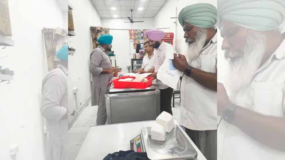 Moga: गणेश चतुर्थी के मद्देनजर पनीर-खोया की जांच, 10 नमूने लिए गए