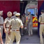 जालंधर में टूल्स कंपनी पर छापा, पुलिस और मालिक आमने-सामने; जमकर हुई बहस जालंधर में टूल्स कंपनी पर छापा, पुलिस और मालिक आमने-सामने; जमकर हुई बहस