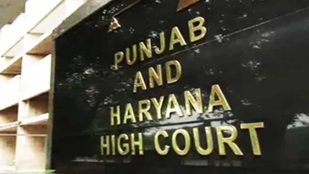 पेंशन बकाया मामले में सख्ती, पंजाब हाईकोर्ट ने DEO और बैंक अधिकारियों की सैलरी रोकी पेंशन बकाया मामले में सख्ती, पंजाब हाईकोर्ट ने DEO और बैंक अधिकारियों की सैलरी रोकी