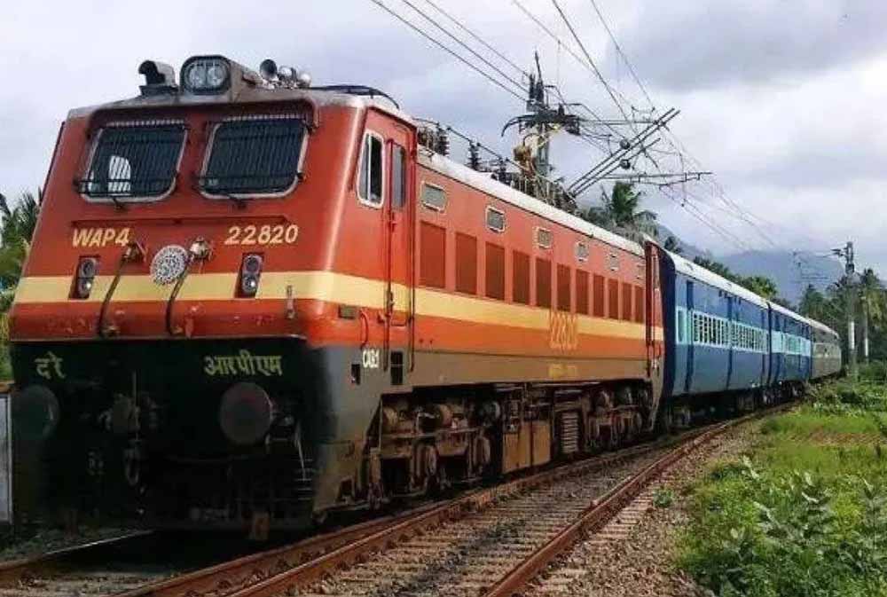 OHE लाइन टूटने से दर्जनों ट्रेनें प्रभावित, यात्री परेशान