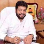 दिनेश बस्सी के बेटे वंश पर 50 लाख की धोखाधड़ी का केस, गिरफ्तारी के लिए छापेमारी