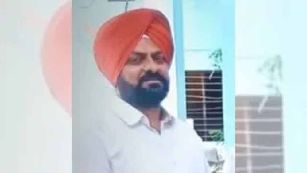स्कूल में हेड टीचर को अचानक सीने में उठा दर्द, पानी पीते ही गिरे और गई जान