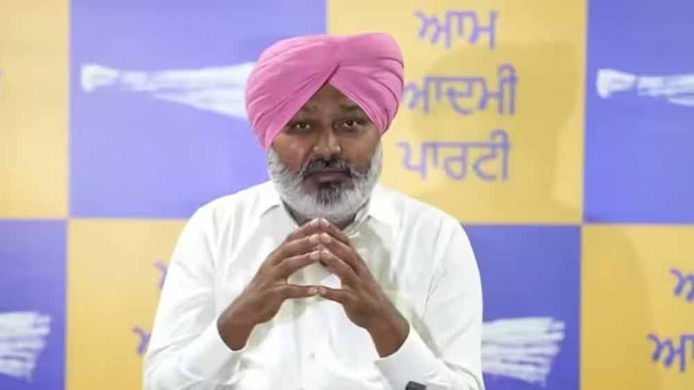 हरपाल चीमा के नाम को लेकर सियासत तेज, संजय सिंह ने BJP-अकाली दल पर उठाए सवाल हरपाल चीमा के नाम को लेकर सियासत तेज, संजय सिंह ने BJP-अकाली दल पर उठाए सवाल