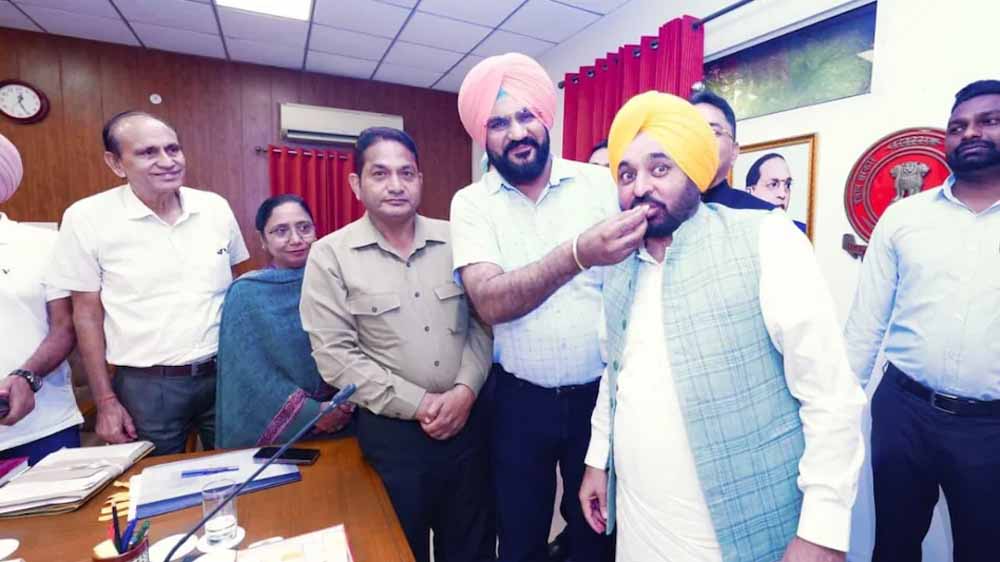 पंजाब में कर्मचारियों की बल्ले-बल्ले, 8% बढ़ा DA; सितंबर से बढ़ेगी सैलरी