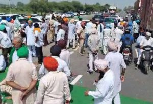 किसानों के हाईवे जाम से थमे पहिए, पंजाब समेत पांच राज्यों के वाहन चालक हुए परेशान