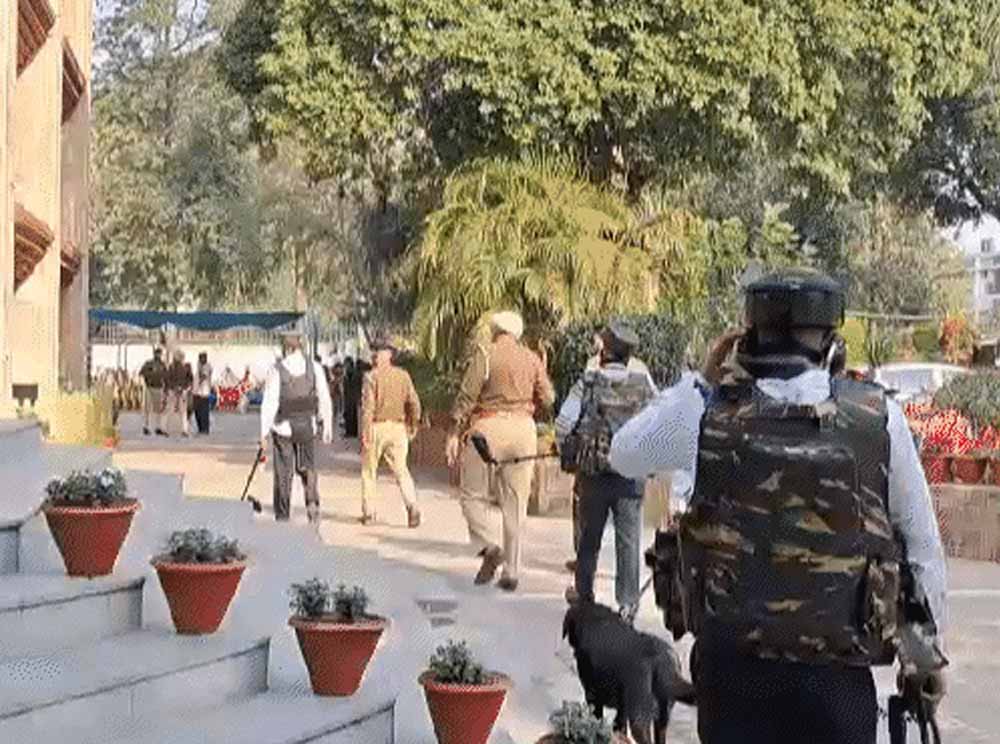 विधानसभा को बम से उड़ाने की धमकी से हड़कंप, पंजाब-हरियाणा पुलिस ने चलाया सर्च ऑपरेशन