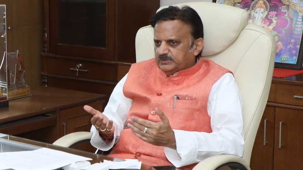 स्वास्थ्य सेवाओं में लापरवाही बर्दाश्त नहीं! ड्यूटी टाइम पर डॉक्टरों की मौजूदगी सुनिश्चित करने के निर्देश स्वास्थ्य सेवाओं में लापरवाही बर्दाश्त नहीं! ड्यूटी टाइम पर डॉक्टरों की मौजूदगी सुनिश्चित करने के निर्देश