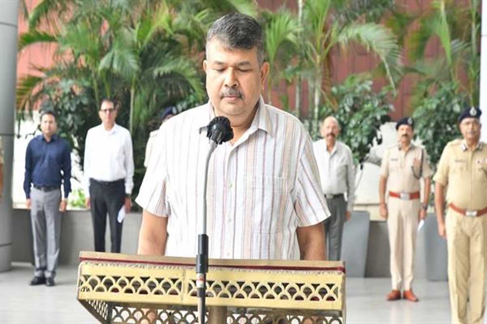 पुलिस मुख्‍यालय में हुआ राष्ट्रगान एवं राष्ट्रगीत का सामूहिक गायन