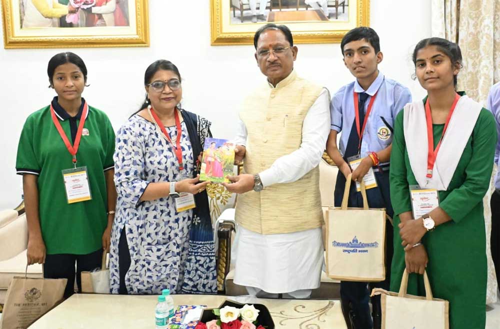 राष्ट्रपति भवन में छत्तीसगढ़ की प्रतिभा और समृद्ध लोक संस्कृति की विद्यार्थियों ने छोड़ी अमिट छाप राष्ट्रपति भवन में छत्तीसगढ़ की प्रतिभा और समृद्ध लोक संस्कृति की विद्यार्थियों ने छोड़ी अमिट छाप