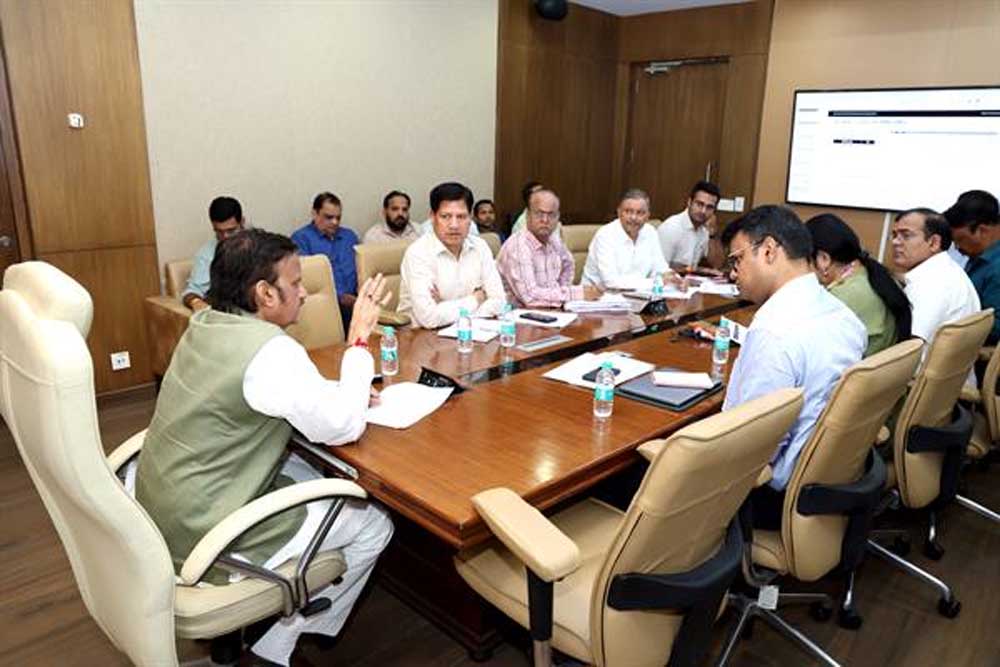 लोक स्वास्थ्य एवं चिकित्सा शिक्षा विभाग के अधोसंरचना विकास कार्यों की समीक्षा की