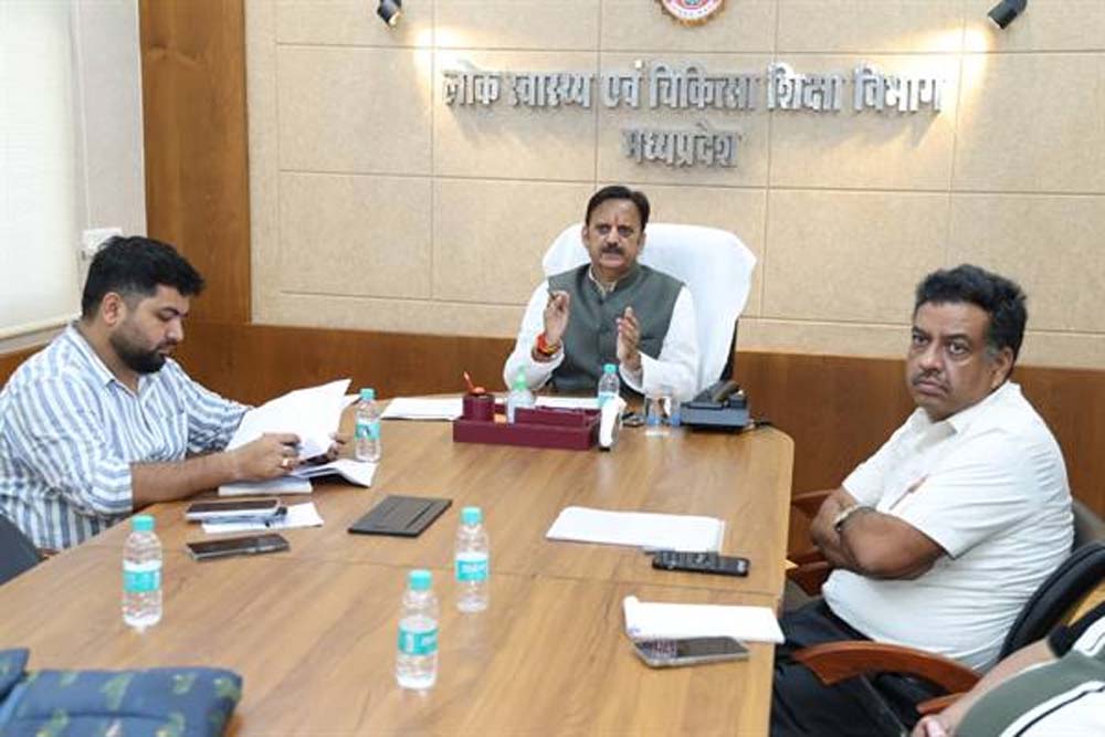 जनकल्याणकारी योजनाओं की जानकारी आमजन तक पहुंचाने एवं पात्र हितग्राहियों को योजनाओं का लाभ दिलाने के निर्देश