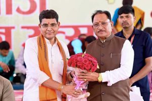 राजस्व मंत्री  टंकराम वर्मा के निवास पर आयोजित तीज मिलन समारोह में शामिल हुए मुख्यमंत्री  साय