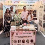 100 टन कृषि कचरे से बनाया टेक्सटाइल फाइबर, अब अमेरिका-कोरिया पहुंचेगा यूपी का हेम्प 100 टन कृषि कचरे से बनाया टेक्सटाइल फाइबर, अब अमेरिका-कोरिया पहुंचेगा यूपी का हेम्प