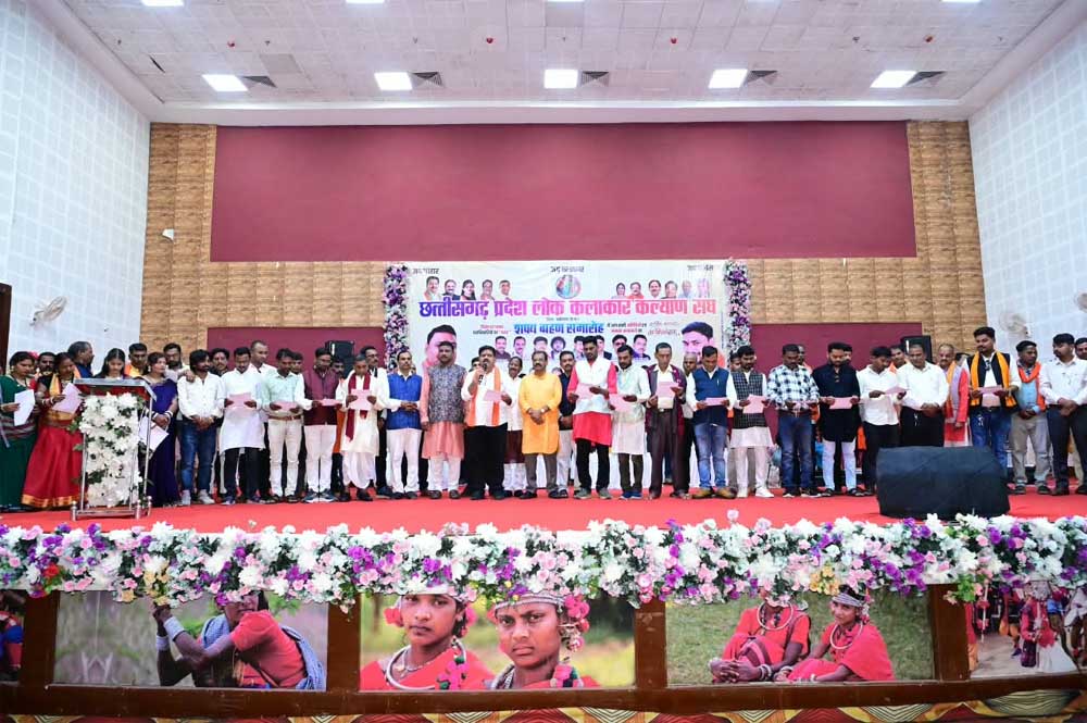 उप मुख्यमंत्री विजय शर्मा ने नवनिर्वाचित पदाधिकारियों को दिलाई पद एवं गोपनीयता की शपथ उप मुख्यमंत्री विजय शर्मा ने नवनिर्वाचित पदाधिकारियों को दिलाई पद एवं गोपनीयता की शपथ