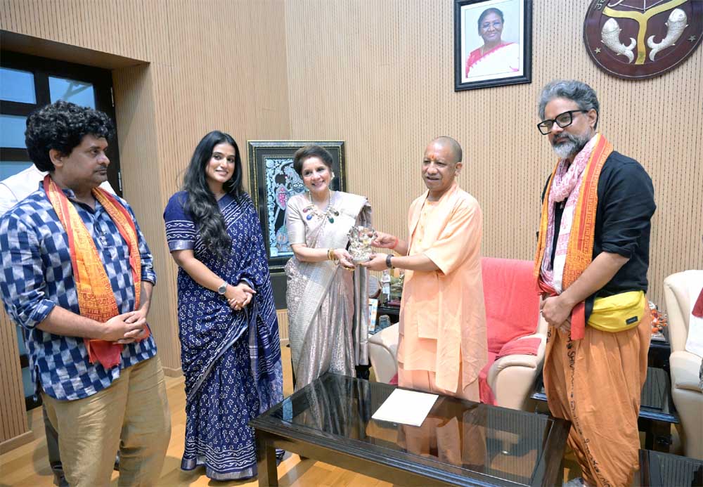 टीम में शामिल रहे डायरेक्टर विशाल चतुर्वेदी और एक्टर शोभिनव समेत सभी प्रमुख सदस्य