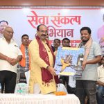 ‘सेवा, स्वच्छता और नारी सशक्तिकरण के संदेशों को रंगोली में उकेर रहीं बेटियां’ ‘सेवा, स्वच्छता और नारी सशक्तिकरण के संदेशों को रंगोली में उकेर रहीं बेटियां’