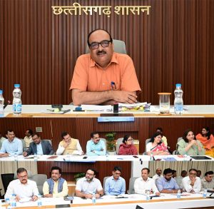 मुख्य सचिव ने विभागों में रिक्त पदों और भर्तियों की स्थिति की ली उच्च स्तरीय बैठक