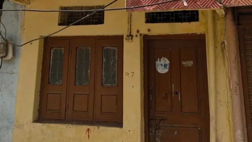 सड़क चौड़ीकरण की कार्रवाई में CM मोहन यादव का पैतृक मकान भी शामिल, भवन पर लगाए लाल निशान सड़क चौड़ीकरण की कार्रवाई में CM मोहन यादव का पैतृक मकान भी शामिल, भवन पर लगाए लाल निशान