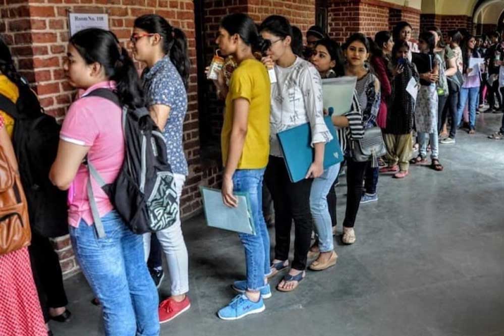 डिप्लोमा पाठ्यक्रमों में प्रवेश का अंतिम अवसर डिप्लोमा पाठ्यक्रमों में प्रवेश का अंतिम अवसर
