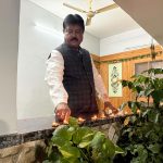 प्रधानमंत्री  नरेंद्र मोदी जी के उत्तम स्वास्थ्य एवं दीर्घायु की कामना के लिए संजय वास्तव ने प्रज्ज्वलित किया आशीर्वाद का दीप