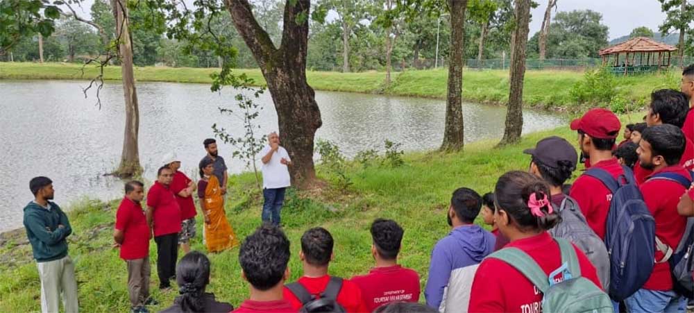 विश्व पर्यटन सप्ताह के तहत आईजीएनटीयू के विद्यार्थियों ने जंगल, अमरावती गंगा और ‘माई का मंडप’ तक किया ट्रैकिंग अनुभव विश्व पर्यटन सप्ताह के तहत आईजीएनटीयू के विद्यार्थियों ने जंगल, अमरावती गंगा और ‘माई का मंडप’ तक किया ट्रैकिंग अनुभव
