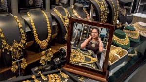 सोना ₹2,500 सस्ता, चांदी में ₹7,000 की गिरावट; अब क्या होगा? सोना ₹2,500 सस्ता, चांदी में ₹7,000 की गिरावट; अब क्या होगा?