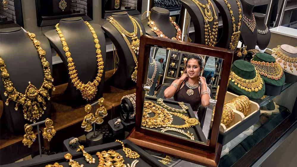 सोना ₹2,500 सस्ता, चांदी में ₹7,000 की गिरावट; अब क्या होगा?