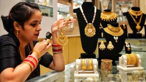 सोने के दाम में गिरावट का सिलसिला जारी, चौथे दिन भी फिसला भाव; ₹1.50 लाख के आसपास MCX Gold
