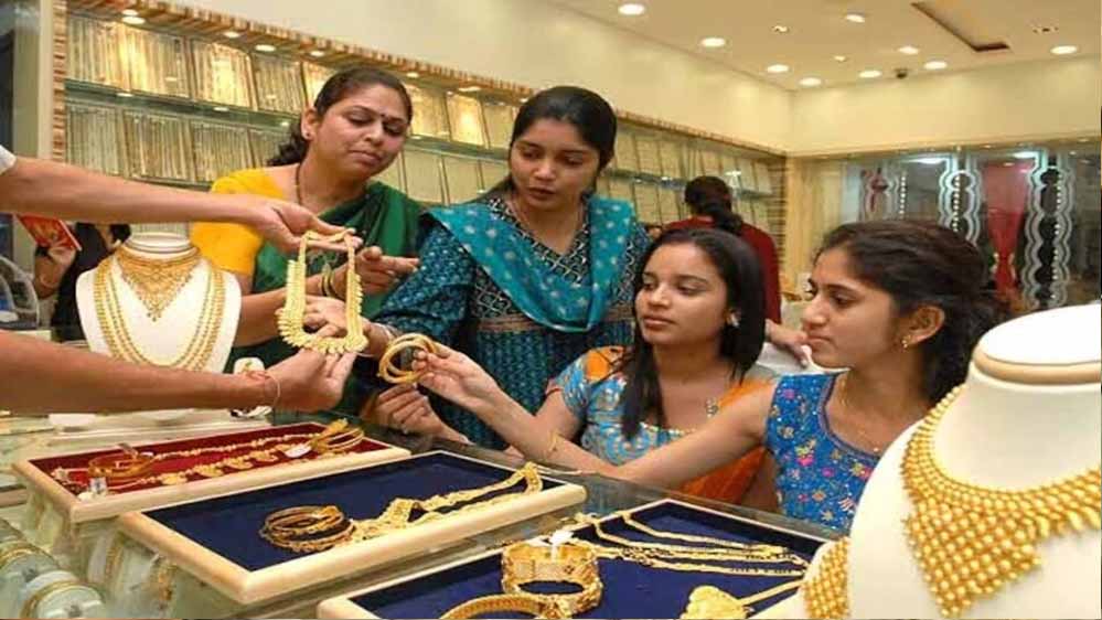 सोने-चांदी की कीमतों में गिरावट, ₹1.50 लाख के करीब पहुंचा सोना; जानें नए रेट सोने-चांदी की कीमतों में गिरावट, ₹1.50 लाख के करीब पहुंचा सोना; जानें नए रेट