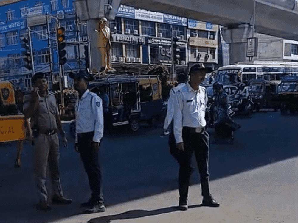 हेलमेट एवं सीटबेल्ट के अनिवार्य उपयोग को लेकर मध्यप्रदेश पुलिस का 10 दिवसीय विशेष अभियान