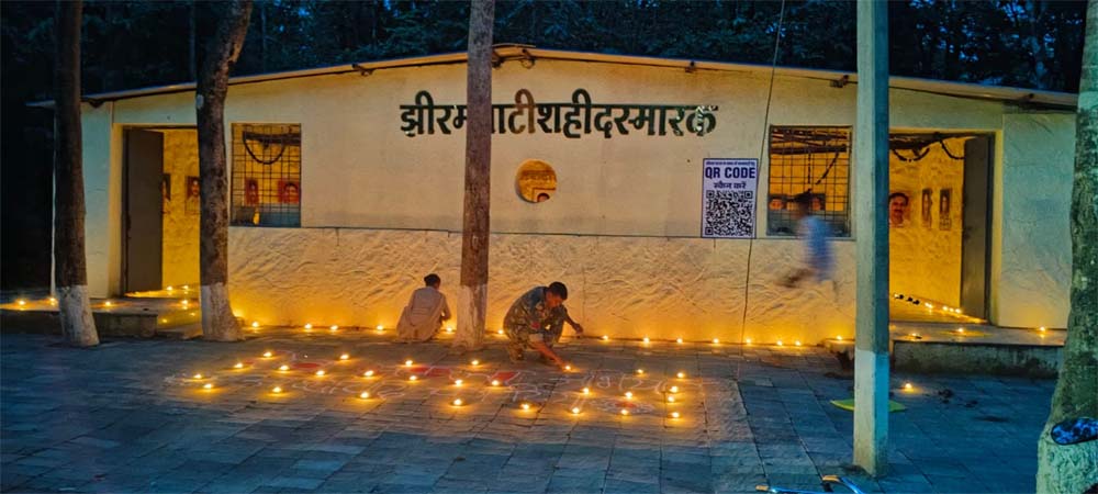 ‘बस्तर सेवा संकल्प अभियान’ के तहत शहीदों की याद में 1986 स्थानों पर जलाए गए दीये ‘बस्तर सेवा संकल्प अभियान’ के तहत शहीदों की याद में 1986 स्थानों पर जलाए गए दीये