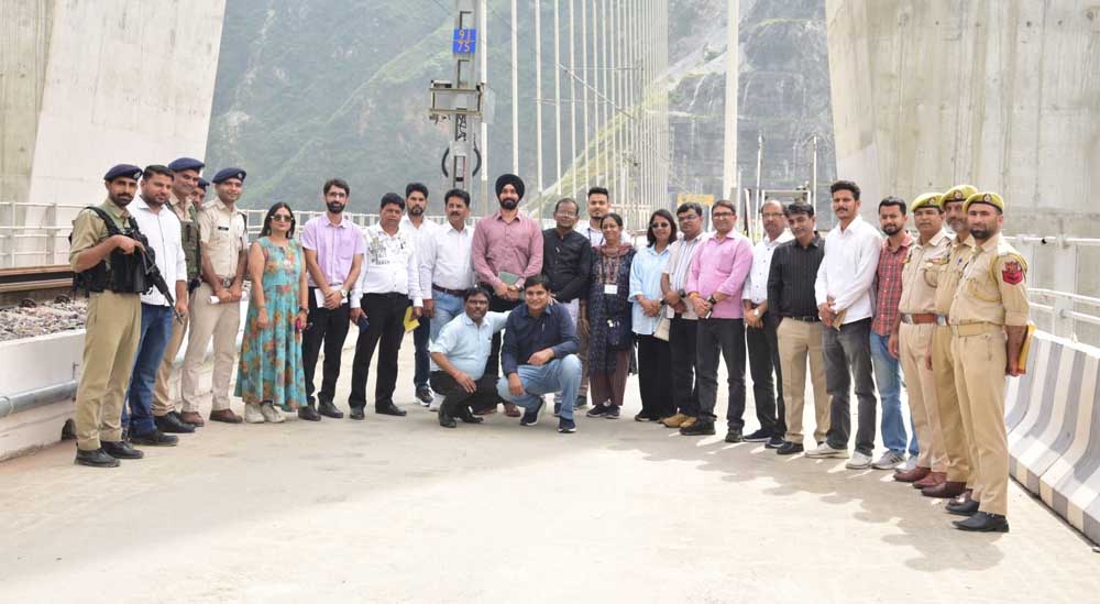 पत्रकार दल ने ने 690 मेगावाट सलाल हाइड्रोइलेक्ट्रिक पावर प्रोजेक्ट का भी दौरा किया