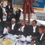 सीएम योगी का अधिवक्ताओं को बड़ा तोहफा, 5 लाख रुपये की कैशलेस चिकित्सा सुविधा