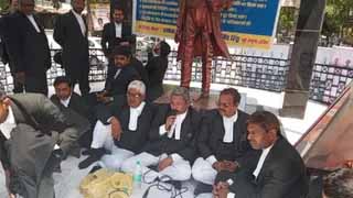 सीएम योगी का अधिवक्ताओं को बड़ा तोहफा, 5 लाख रुपये की कैशलेस चिकित्सा सुविधा सीएम योगी का अधिवक्ताओं को बड़ा तोहफा, 5 लाख रुपये की कैशलेस चिकित्सा सुविधा