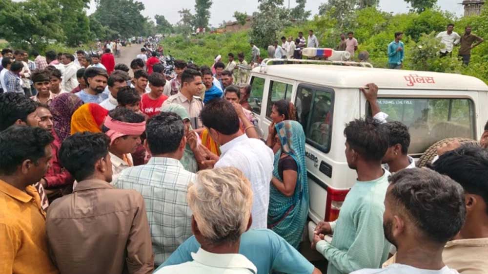 घर में अकेली थी गर्भवती महिला, दुष्कर्म के आरोप से गांव में तनाव; पुलिस तैनात घर में अकेली थी गर्भवती महिला, दुष्कर्म के आरोप से गांव में तनाव; पुलिस तैनात