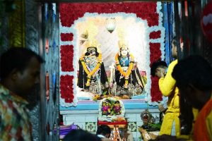 उप मुख्यमंत्री एवं कवर्धा विधायक विजय शर्मा ने श्रीकृष्ण जन्माष्टमी पर श्री राधा-कृष्ण बड़े मंदिर में की पूजा-अर्चना