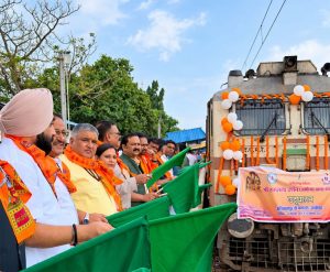 अम्बिकापुर से भारत गौरव ट्रेन ने शुरू की काशी-अयोध्या की यात्रा, पर्यटन एवं संस्कृति मंत्रीराजेश अग्रवाल ने दिखाई हरी झंडी अम्बिकापुर से भारत गौरव ट्रेन ने शुरू की काशी-अयोध्या की यात्रा, पर्यटन एवं संस्कृति मंत्रीराजेश अग्रवाल ने दिखाई हरी झंडी