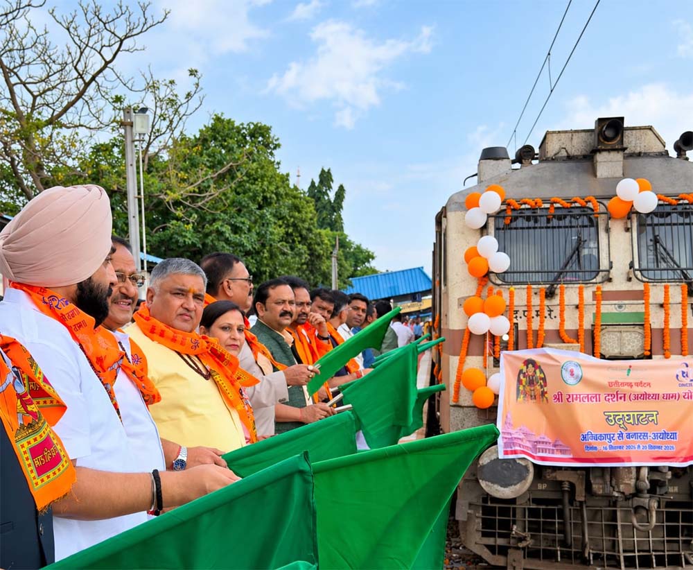 अम्बिकापुर से भारत गौरव ट्रेन ने शुरू की काशी-अयोध्या की यात्रा, पर्यटन एवं संस्कृति मंत्रीराजेश अग्रवाल ने दिखाई हरी झंडी