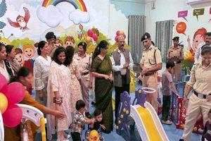 पुलिस महानिदेशक श्री कैलाश मकवाणा ने किया उद्घाटन, बोले—बच्चों की देखभाल की सुविधा से पुलिस अधिकारी-कर्मचारी निश्चिंत होकर कर सकेंगे अपने कर्तव्यों का निर्वहन पुलिस महानिदेशक श्री कैलाश मकवाणा ने किया उद्घाटन, बोले—बच्चों की देखभाल की सुविधा से पुलिस अधिकारी-कर्मचारी निश्चिंत होकर कर सकेंगे अपने कर्तव्यों का निर्वहन
