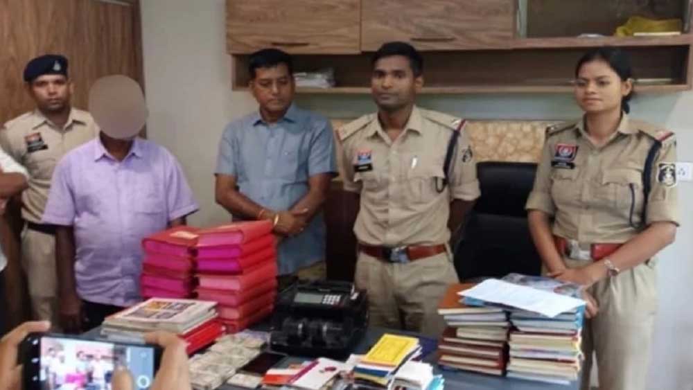 ‘भट्टा सरदार’ के ठिकानों पर छापेमारी में दैहिक शोषण के साक्ष्य मिले, सवा करोड़ रुपये जब्त ‘भट्टा सरदार’ के ठिकानों पर छापेमारी में दैहिक शोषण के साक्ष्य मिले, सवा करोड़ रुपये जब्त